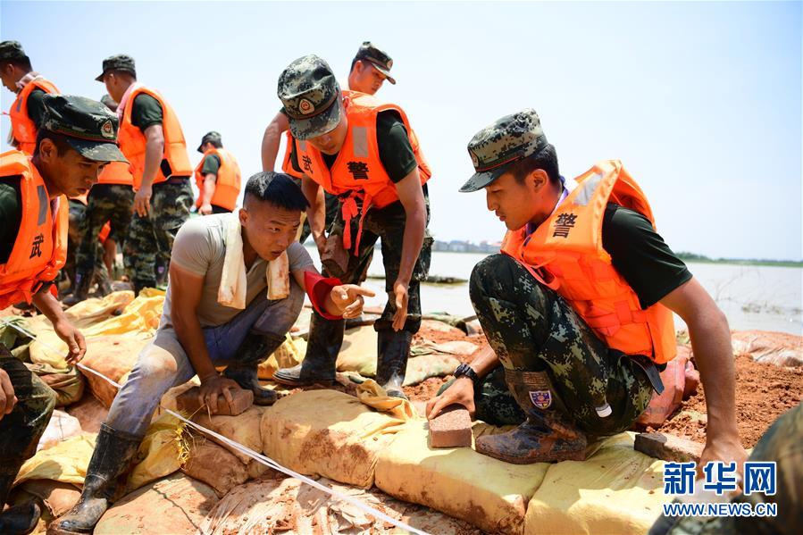 (防汛抗洪·图文互动(2)洪水不退,子弟兵誓死不退—解放军和武警