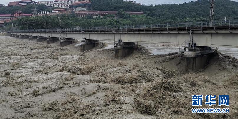 （防汛抗洪·图文互动）（2）洪水袭击宝成铁路涪江大桥 超8100吨“重车压梁”护桥
