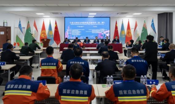 中国-中亚油气管道应急抢险处置共训共练 在国家油气管道应急救援乌鲁木齐队举办